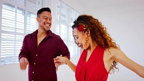 salsa, compañeros de baile y pareja feliz bailando