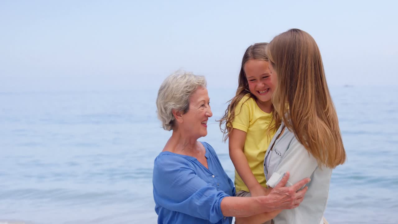 해변에서  ⁇ 안고 있는 다세대 가족