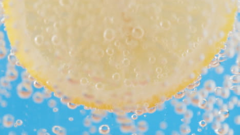 lemon slice in sparkling water