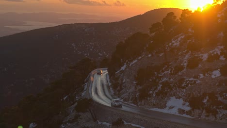 Antena---Carretera-De-Montaña-En-La-Puesta-De-Sol-Dorada---Filmada-En-Dji-Inspire-2-X7-50-Mm-Raw