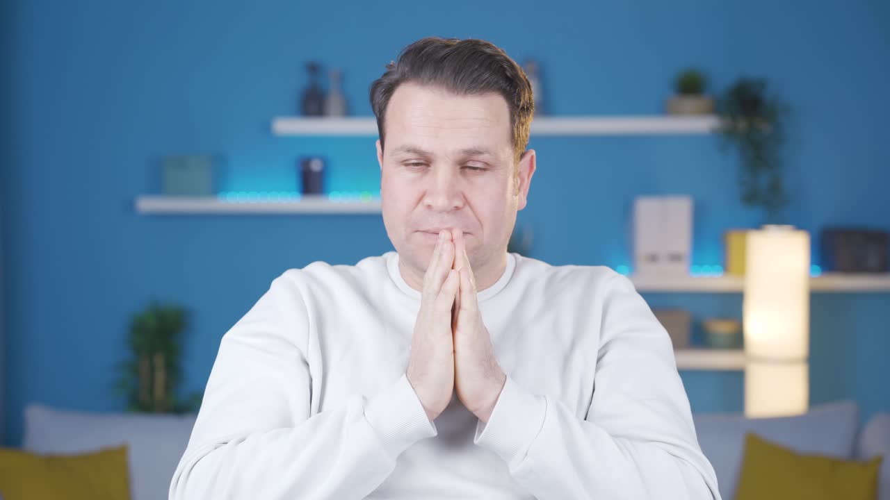 실망한 성인 남자는 불행과 실패를 소화할 수 없기 때문에 화가 납니다.