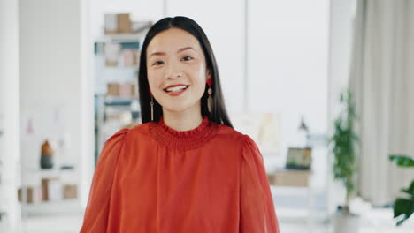 Face,-happy-and-business-woman-on-office