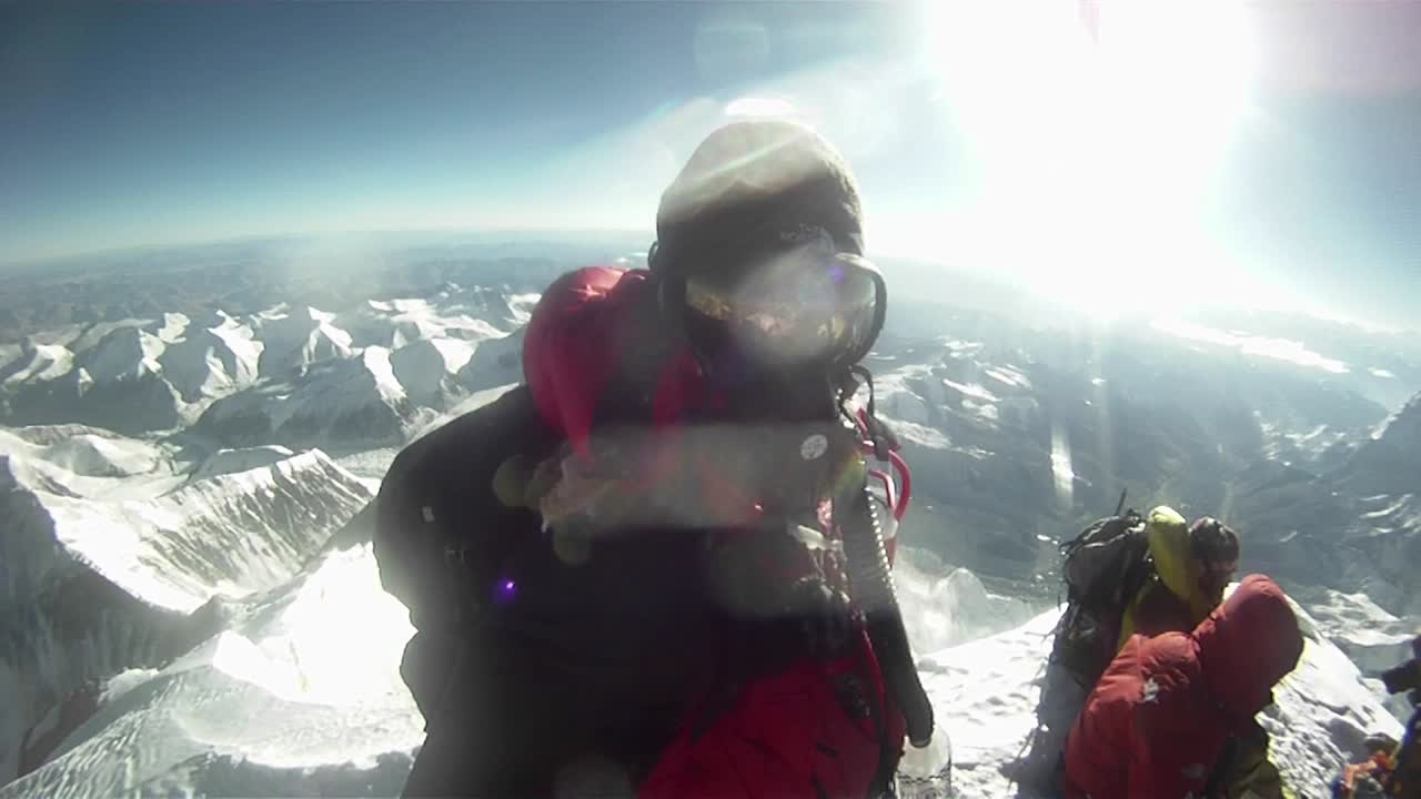 에베레스트 정상을 보여주는 기념 360도