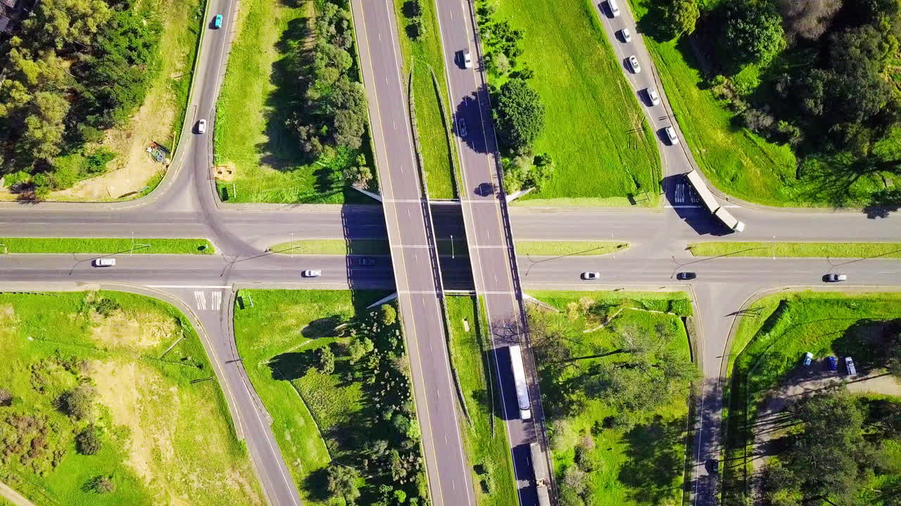 교통이 순조롭게 흐르고 있습니다.