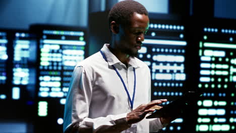Specialist running blade server scans