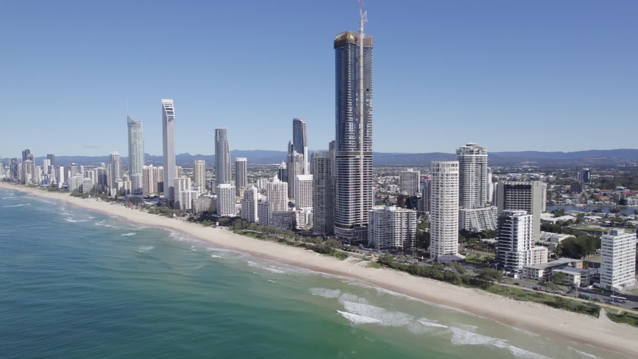 Skyline fronte mare di Surfers Paradise nella Gold Coast, Queensland, Australia