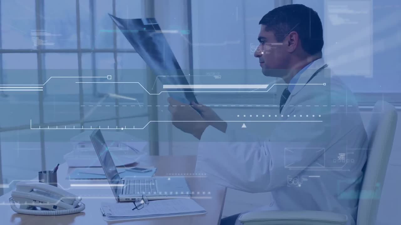 animación del procesamiento de datos sobre un médico masculino biracial