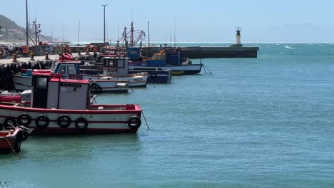 Fischerboote-Im-Hafen-Von-Kalk-Bay