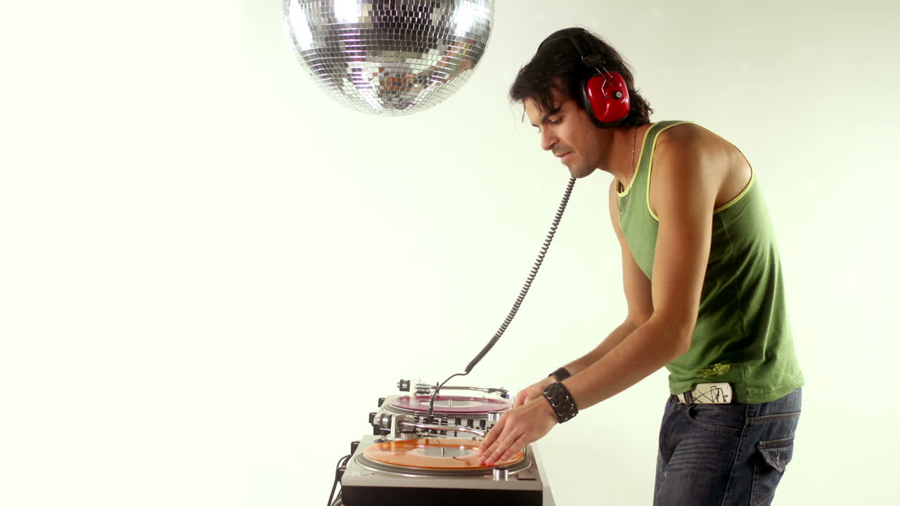 hombre retro dj 35