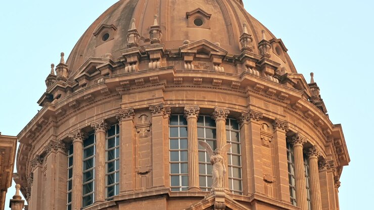 Il Palazzo Nazionale a Barcellona, Spagna. Cielo nuvoloso