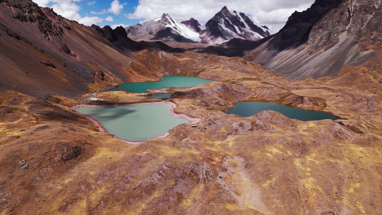 7 lagune di Ausangate a Cusco, Perù. Vista panoramica da drone