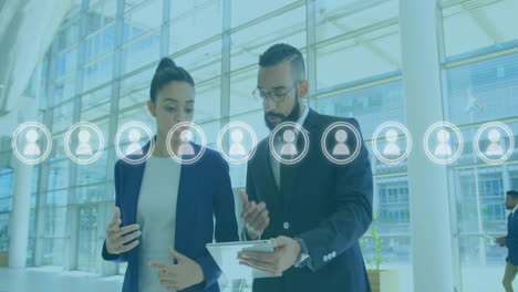 animación de las personas iconos sobre la red de empresarios caucásicos