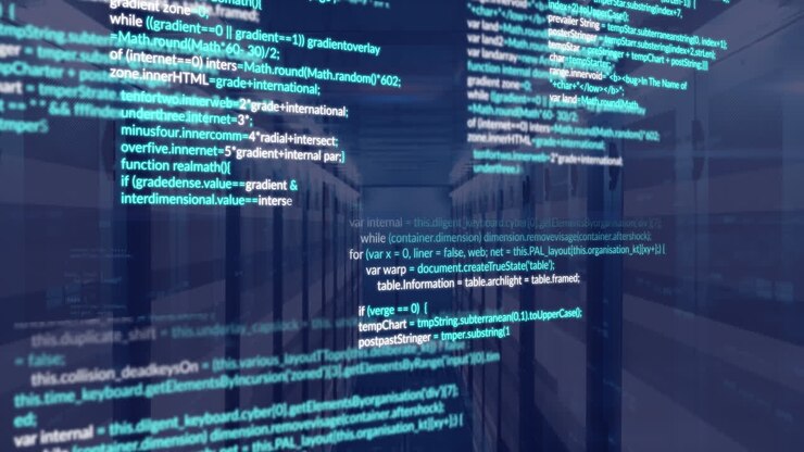 Анимация обработки данных и световых следов на фоне серверной комнаты