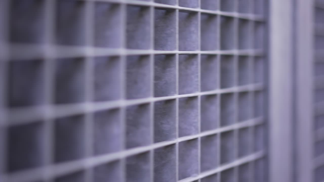 superficie metálica de la puerta de seguridad, cuadrados y líneas metálicas