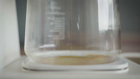 preparación de café en cafetera