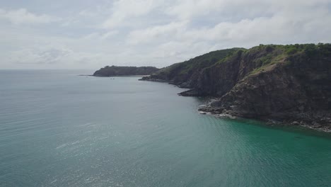 Tropical-Paradise-With-Rocky-Shore-On-Great-Keppel-Island,-Shire-of-Livingstone,-Queensland,-Australia