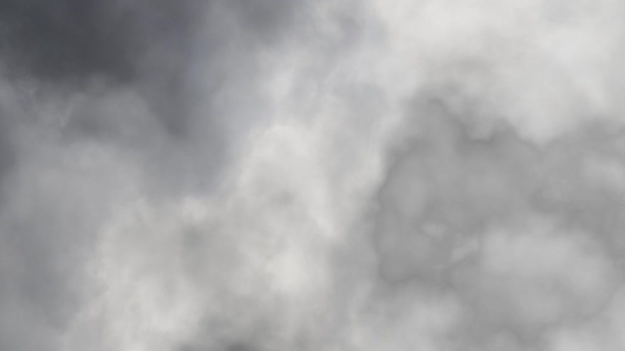 밤 하늘에 번개 폭풍 구름