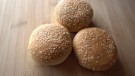 Brötchen-Mit-Sesamkörnern-Dreht-Sich