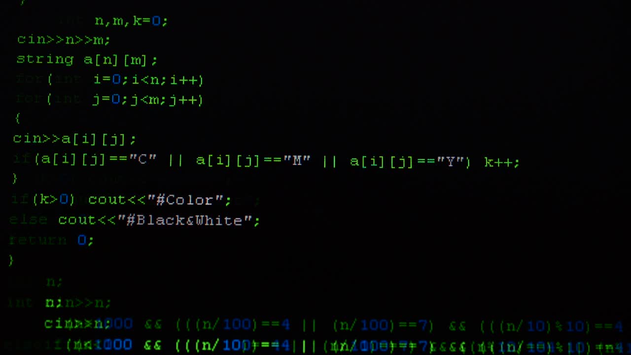 Kildekode på computerskærmen. Optagelse af computerprogrammets tekst.