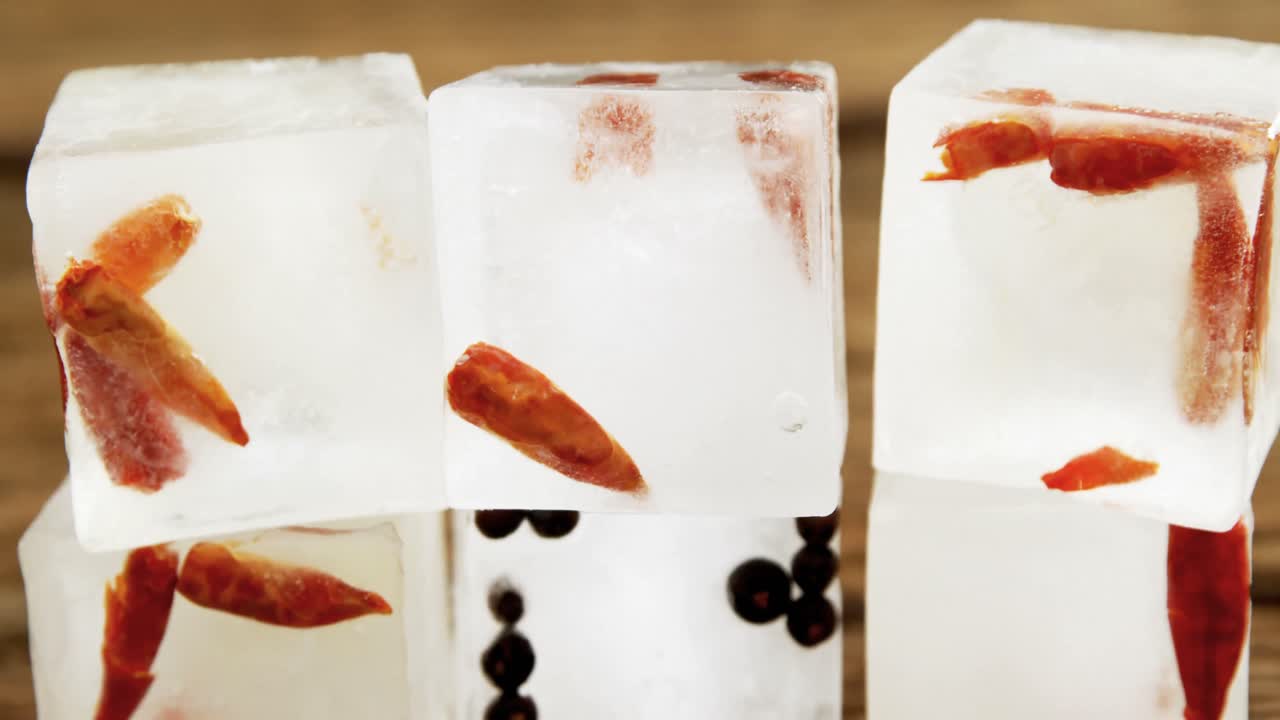 약초 가 들어 있는 맛 있는 얼음  ⁇ 어리 4k