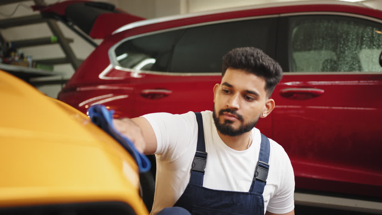 detalles de automóviles en el garaje