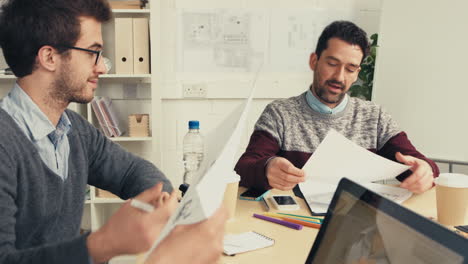 reunión del equipo de negocios creativos