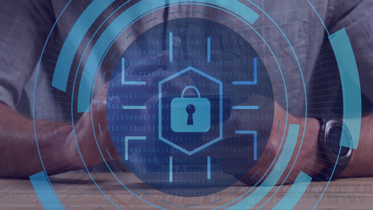 animación de un candado digital sobre las manos de un hombre caucásico usando un teléfono inteligente