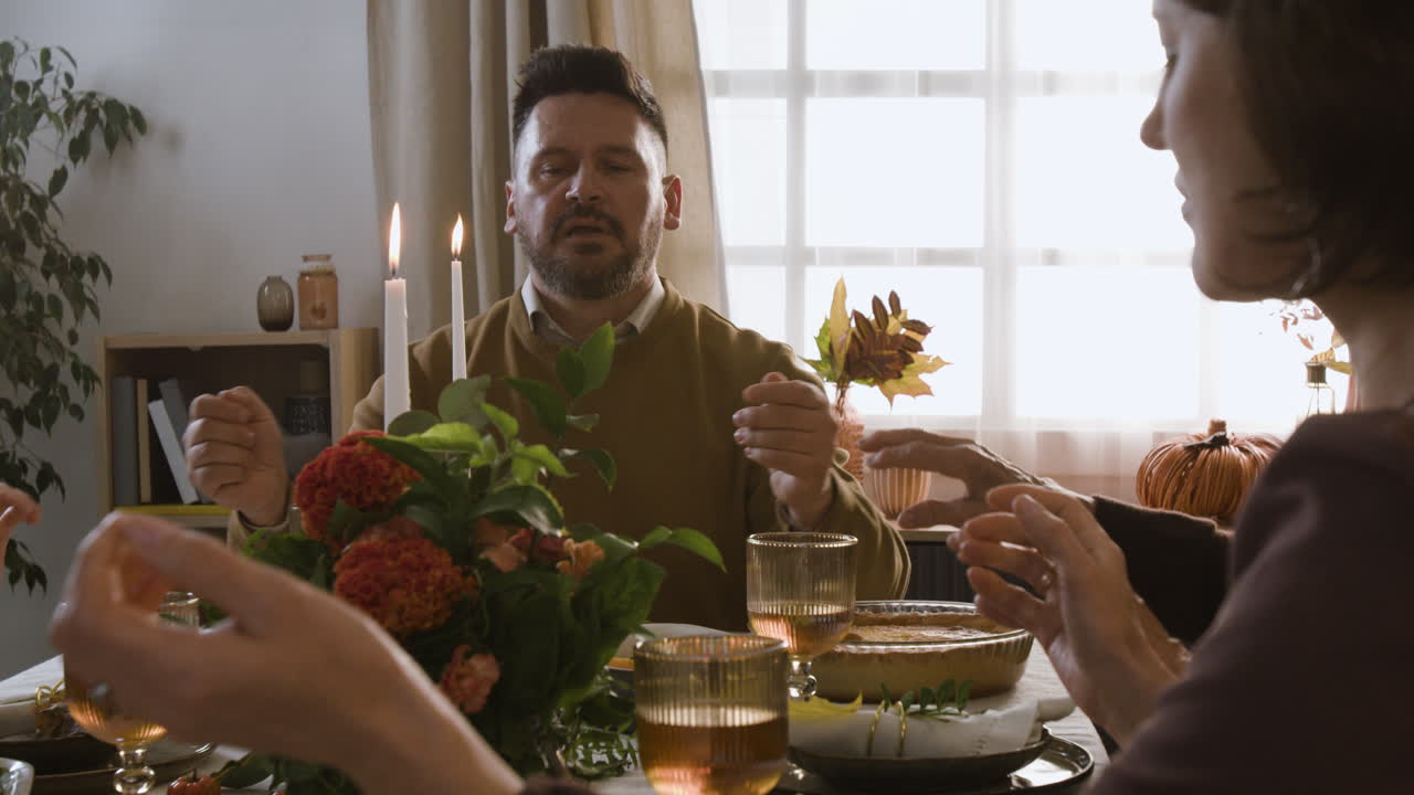 Family Thanksgiving Meal and Prayer