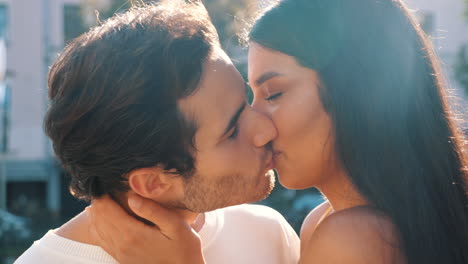 couple kissing outdoors