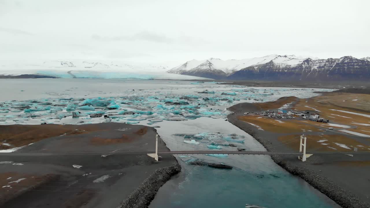 이것은 무인 항공기, 아이슬란드의 다이아몬드 해변이라는 공중 녹음입니다.