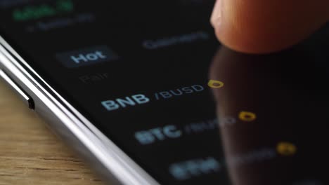 aplicación de comercio de criptomonedas en el teléfono inteligente