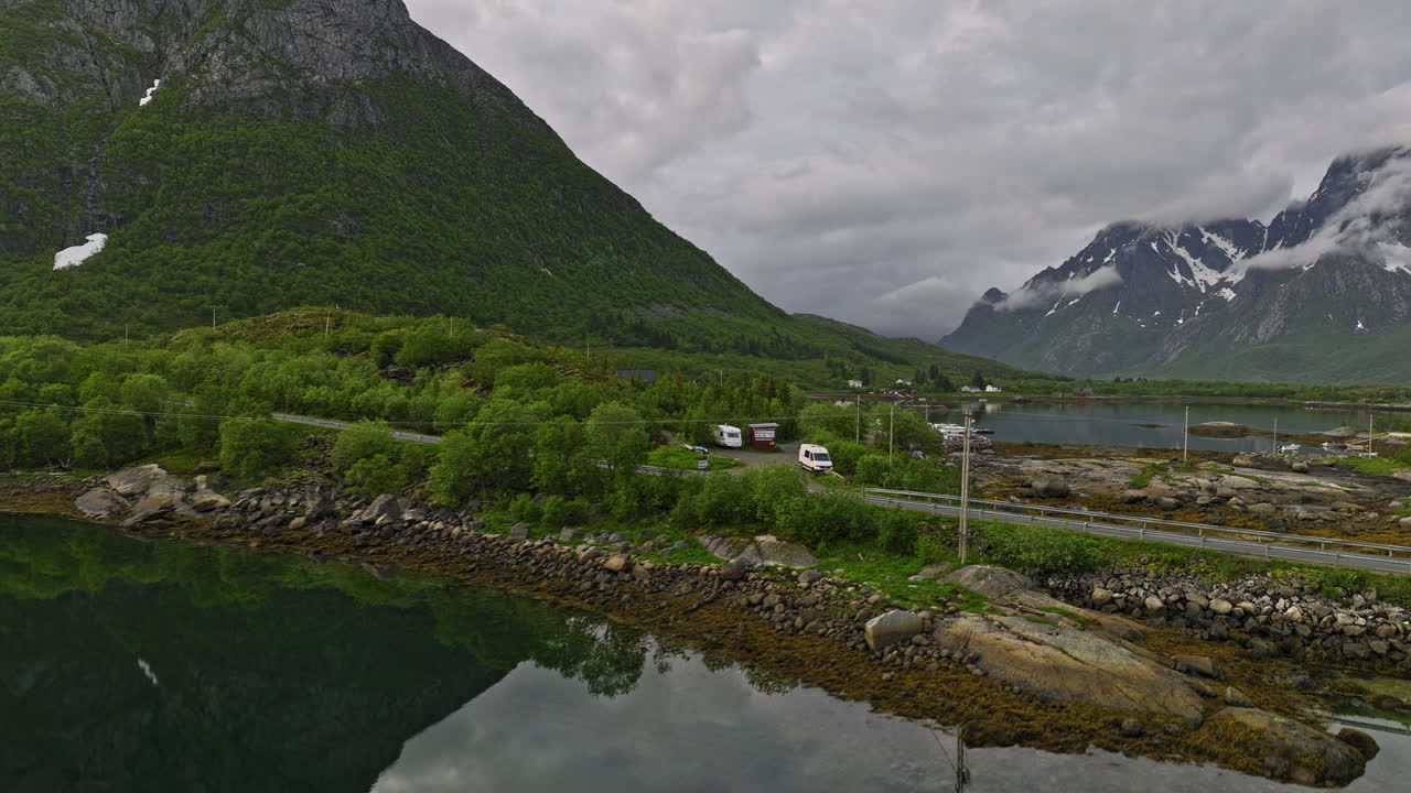 hammerstad noruega v entrada de paso elevado de bajo nivel y