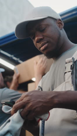 delivery worker checking device and communicating