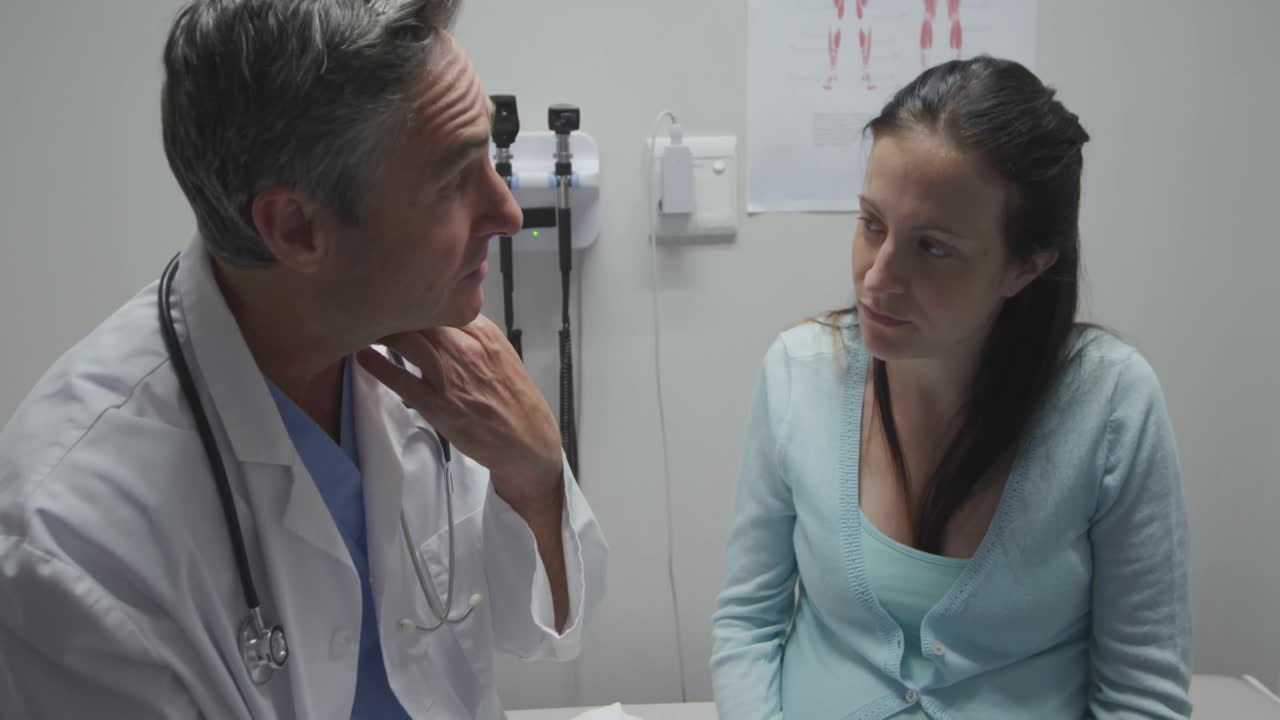 profesional médico y paciente