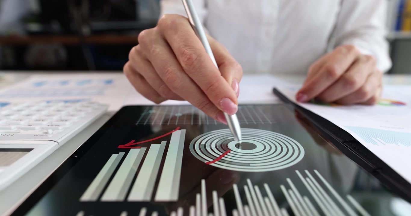 Den omfattende dataanalyseproces forbedret med banebrydende moderne teknologi