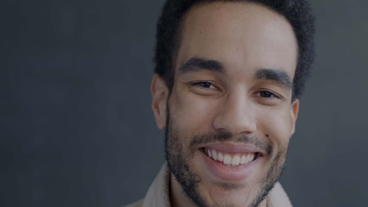 Retrato de un hombre sonriente