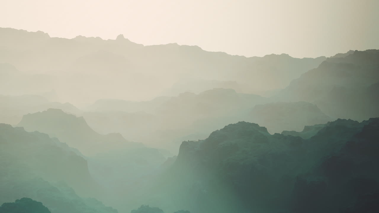 바위산 계곡의 안개