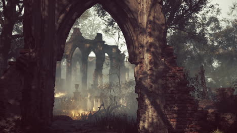 ruinas de una antigua capilla en un bosque de niebla