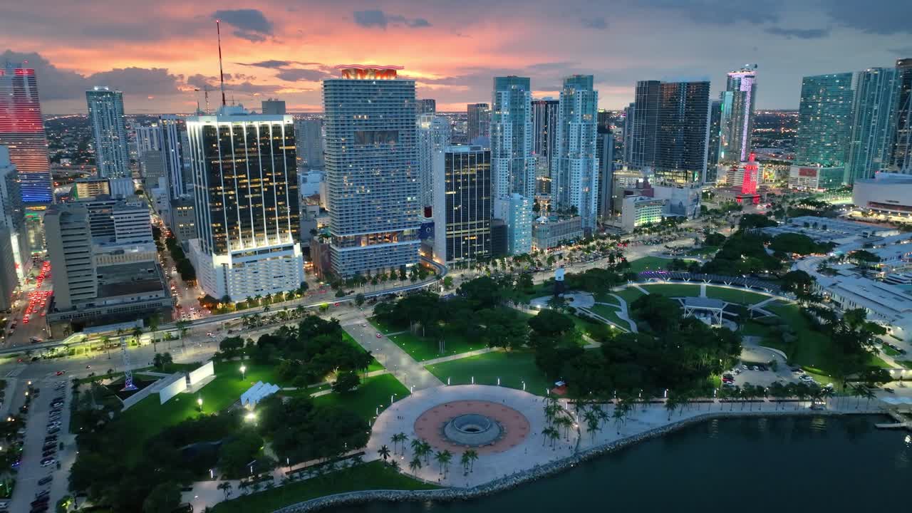 Miami's enchanting evening scene comes alive, revealing landmark buildings and the constant movement of avenue traffic