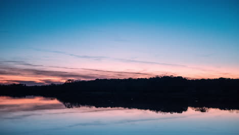 Timelapse-of-the-Jupiter-Saturn-Conjunction-on-December-21,-2021-over-a-lake-