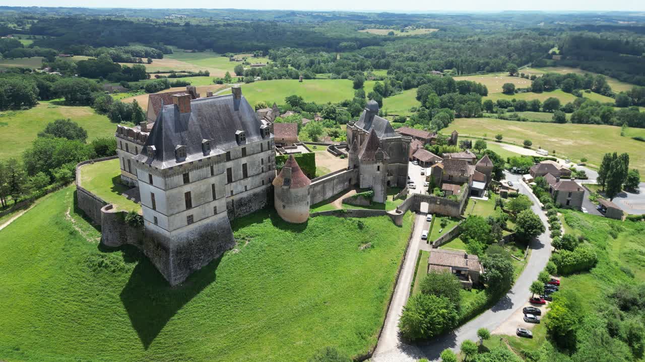 Castello di Biron (Château de Biron), comune di Biron, Dordogna, Francia, vista aerea