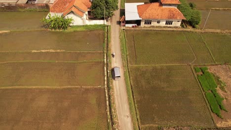 Aerial-view-of-traffic