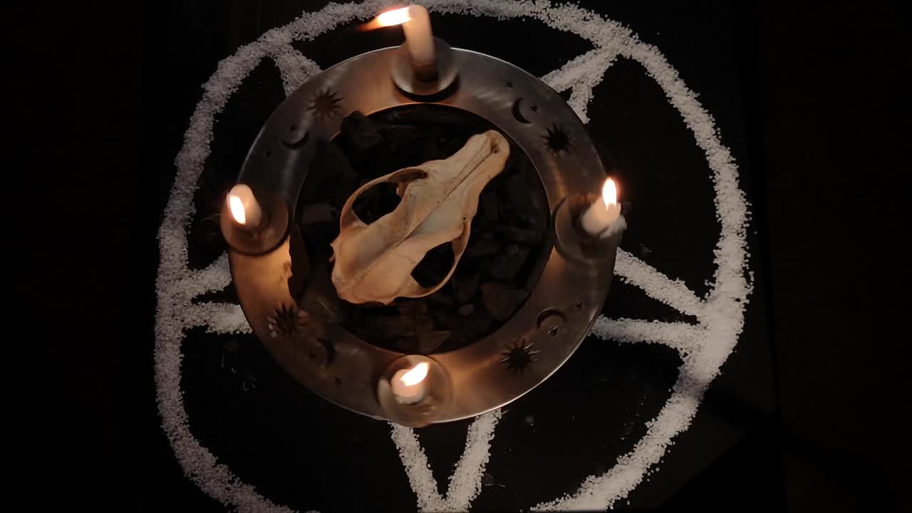 오컬트 상징의 은유적인 죽은 생명