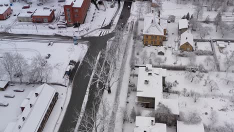 Toma-De-Drones-De-La-Calle-Riia-Durante-La-Construcción-De-Un-Nuevo-Puente-En-Invierno-Bajo-El-Ferrocarril