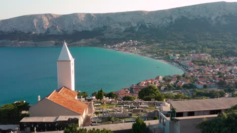 impresionante vista de la isla de krk vista desde la iglesia católica de st