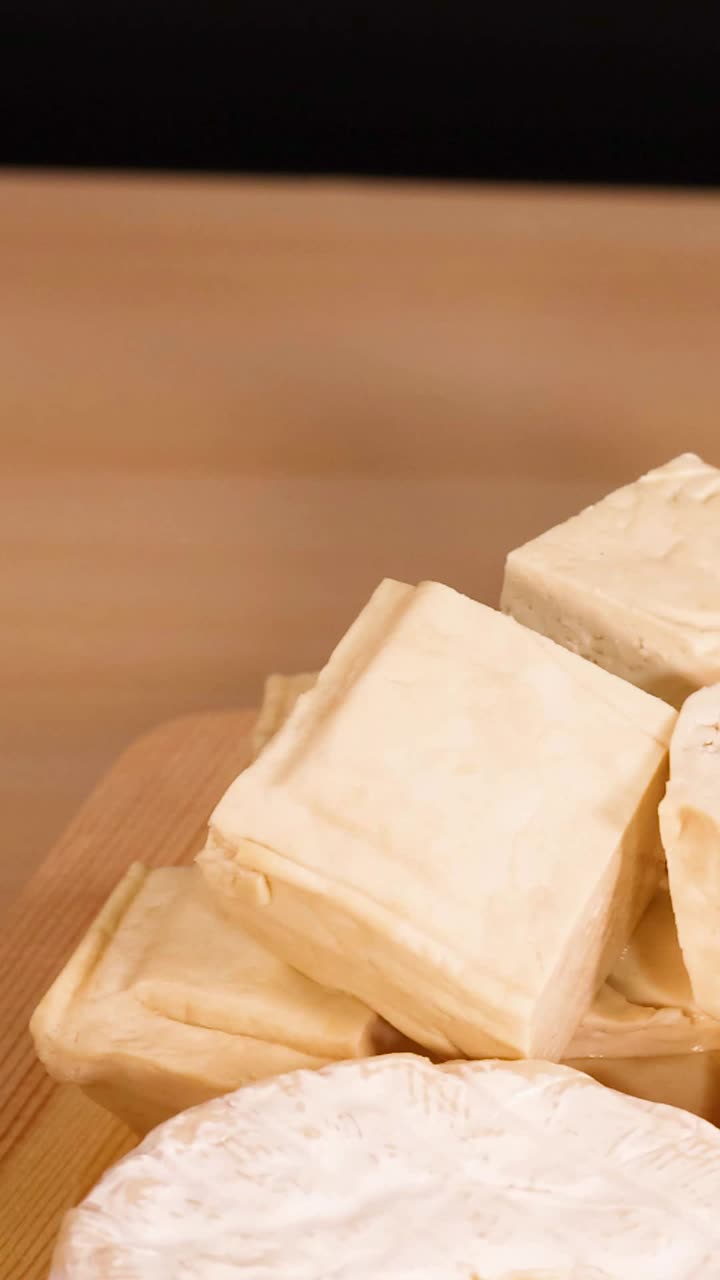 variedad de fuentes de proteínas, incluidas las nueces y las carnes