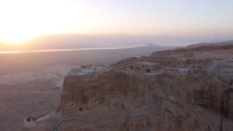 tiro de seguimiento de drones aéreos, rodeando la fortaleza de masada