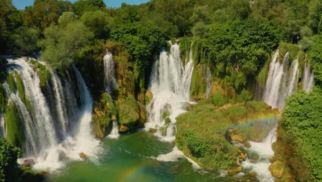 Vista-Aérea-De-Las-Cascadas-De-Kravica,-Bosnia-Y-Herzegovina