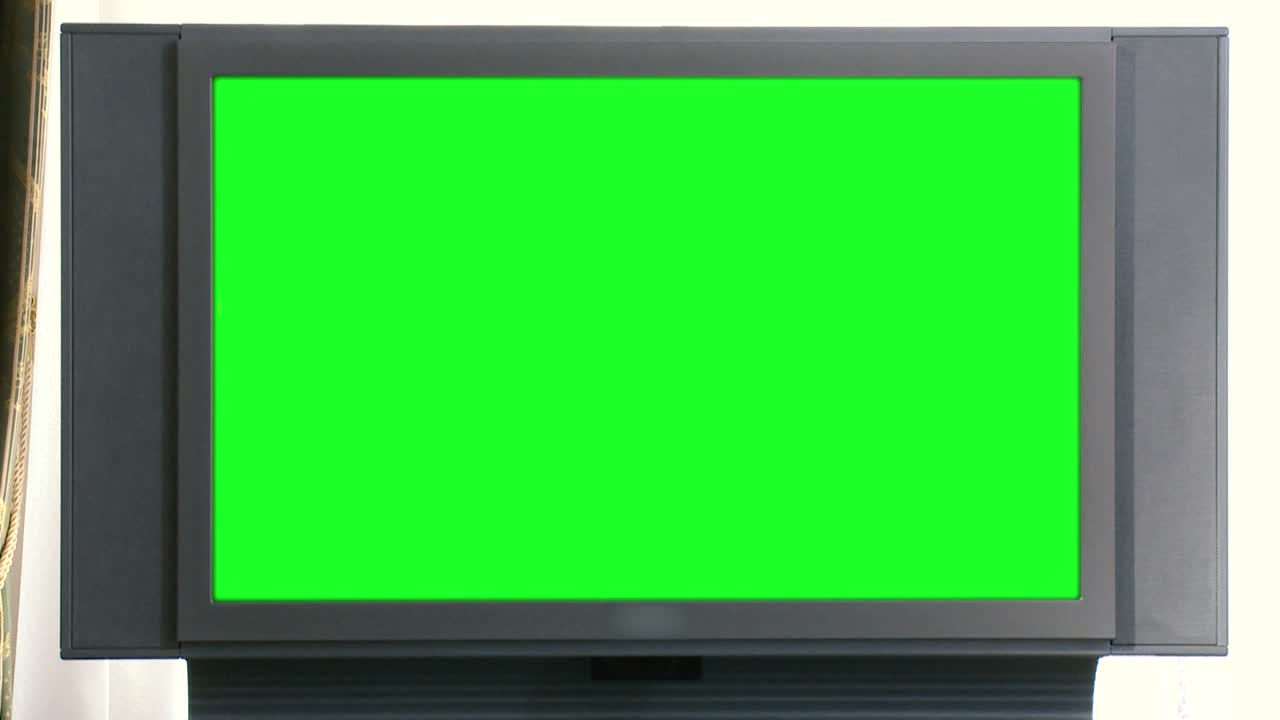 viejo televisor con pantalla verde