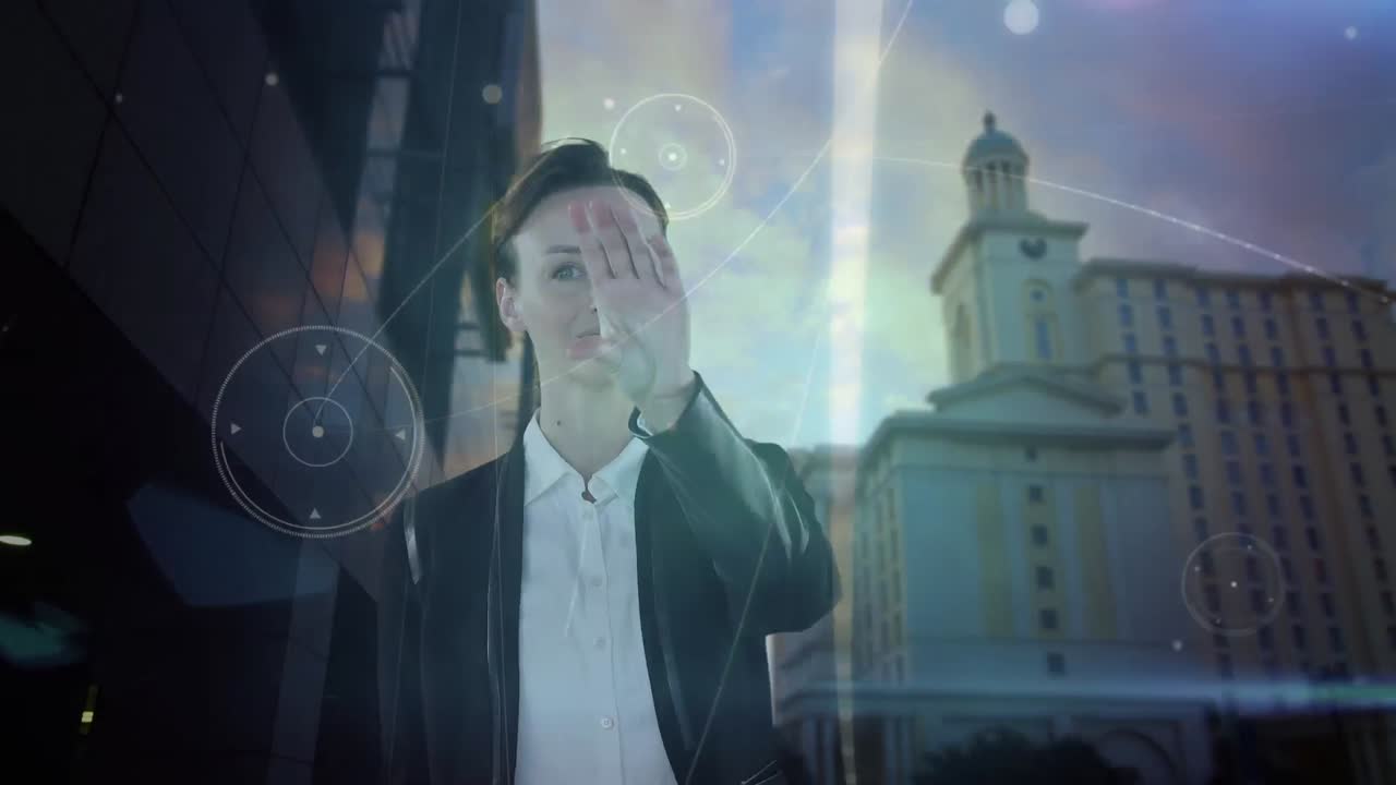 가상 화면과 도시 풍경에 대한 연결 네트워크를 만지는 백인 여성의 애니메이션